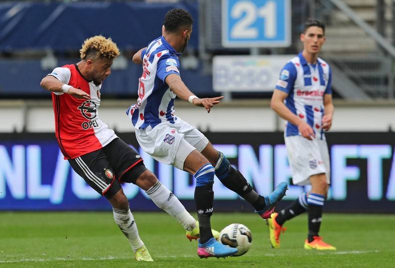 防线撕扯得 防线撕扯得